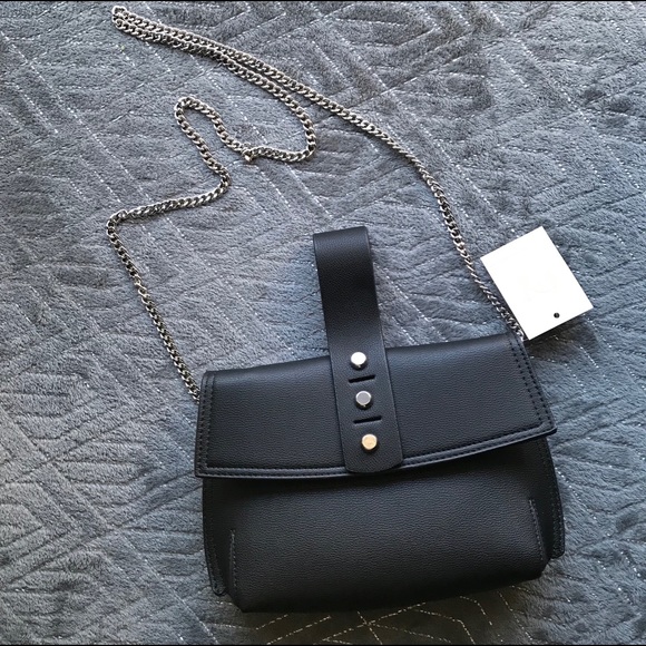 Danielle Nicole Handbags - NWT Danielle Nicole Black Elsie Crossbody Wristlet